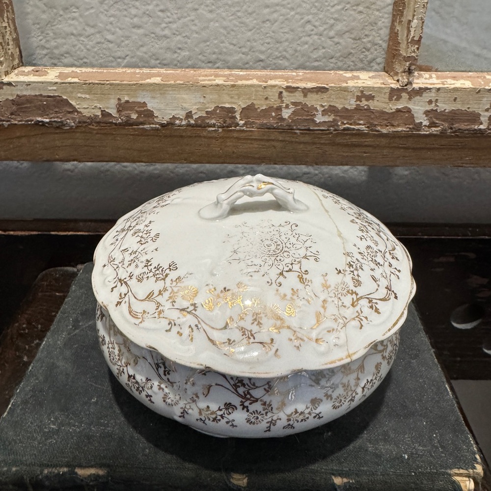 Vintage Homer Laughlin Soap Lidded Dish
